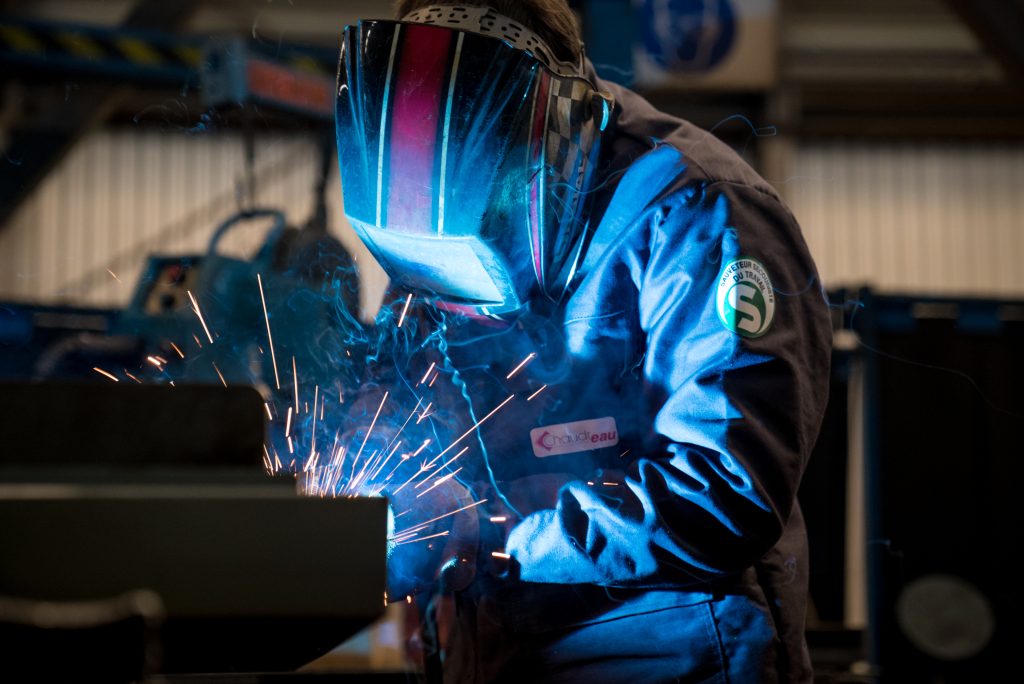 Soudeur travaillant dans le site industriel de Marigny-Le-Lozon - Chaudreau